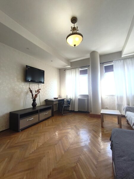 Dacia, Parc Ioanid, garsoniera, boxa inclusa, comision 0%, 75.000 EUR.
