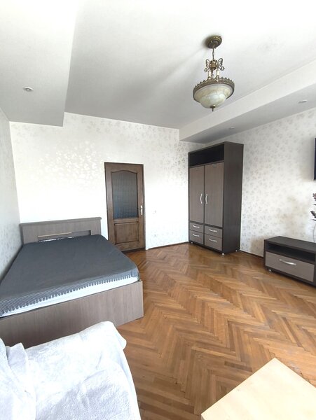 Dacia, Parc Ioanid, garsoniera, boxa inclusa, comision 0%, 75.000 EUR.