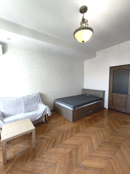 Dacia, Parc Ioanid, garsoniera, boxa inclusa, comision 0%, 75.000 EUR.